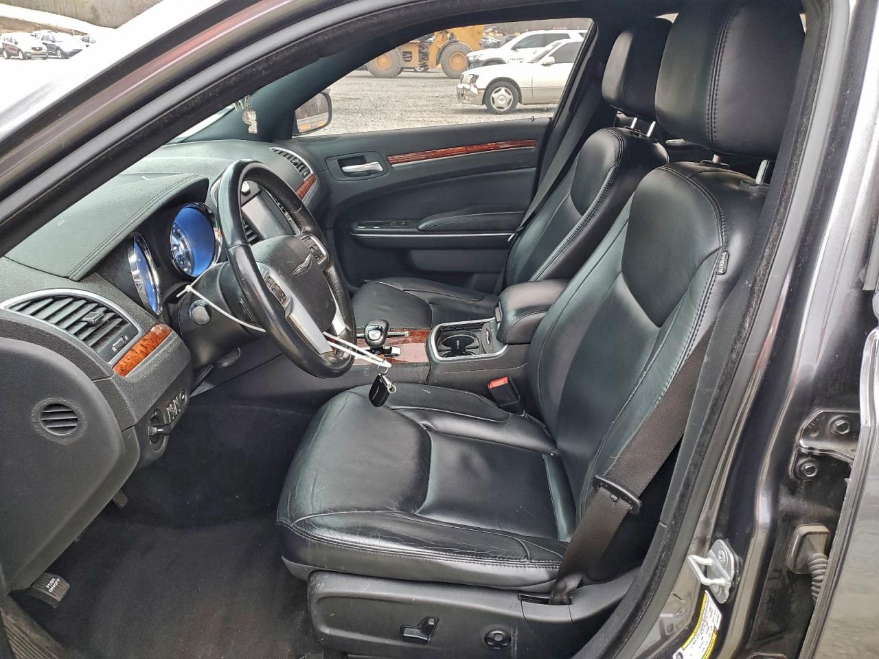 2014 CHRYSLER 300 photo 7