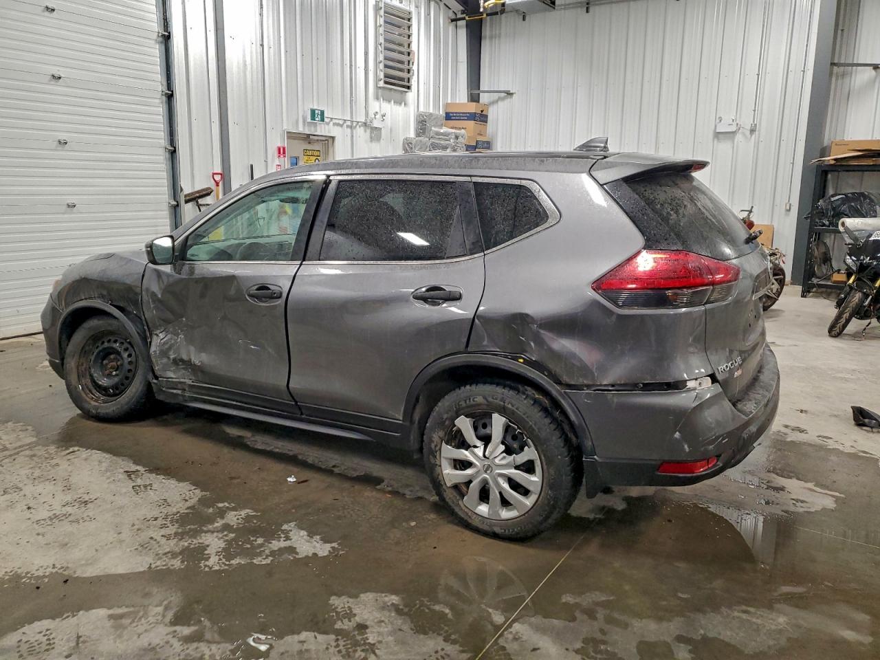 2017 NISSAN ROGUE SV photo 2