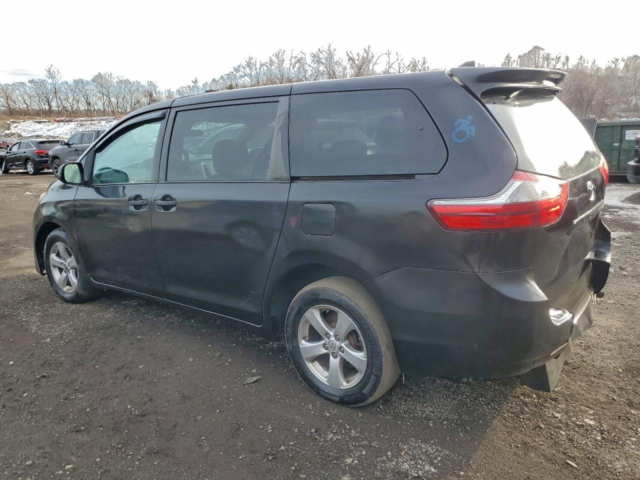 2020 TOYOTA SIENNA photo 4