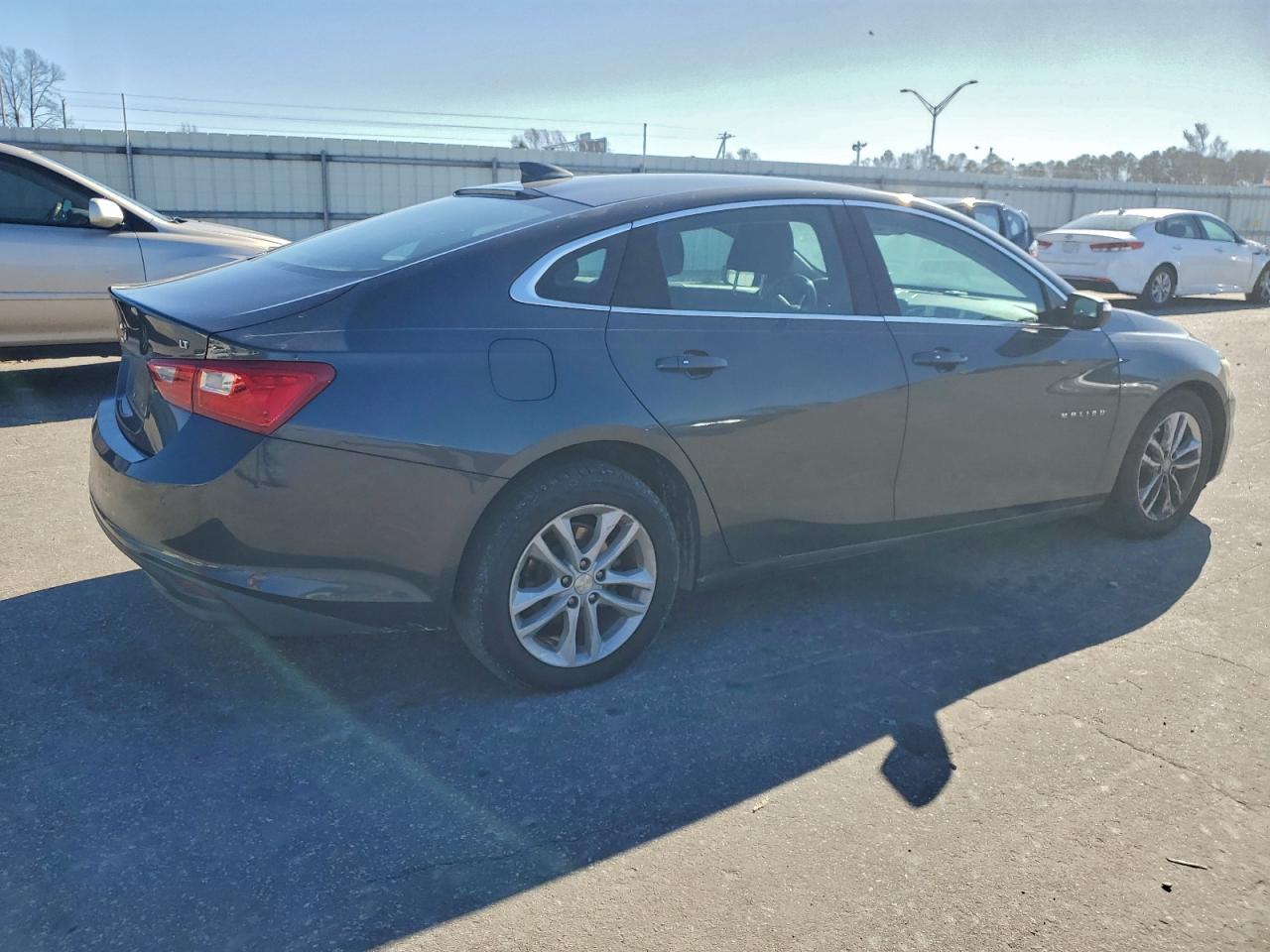 2018 CHEVROLET MALIBU LT photo 3