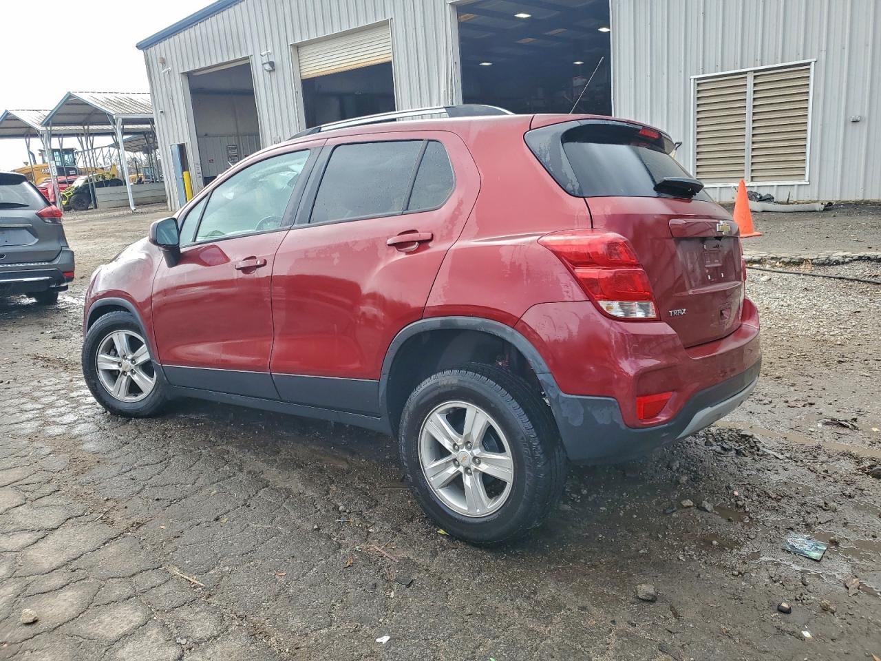 2021 CHEVROLET TRAX 1LT photo 2