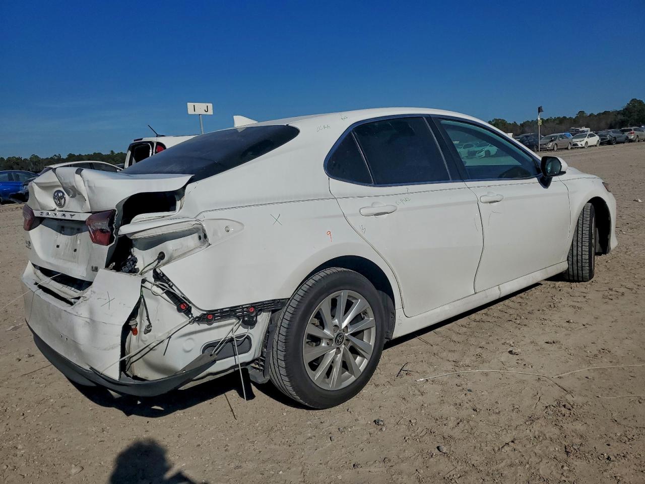 2021 TOYOTA CAMRY photo 3