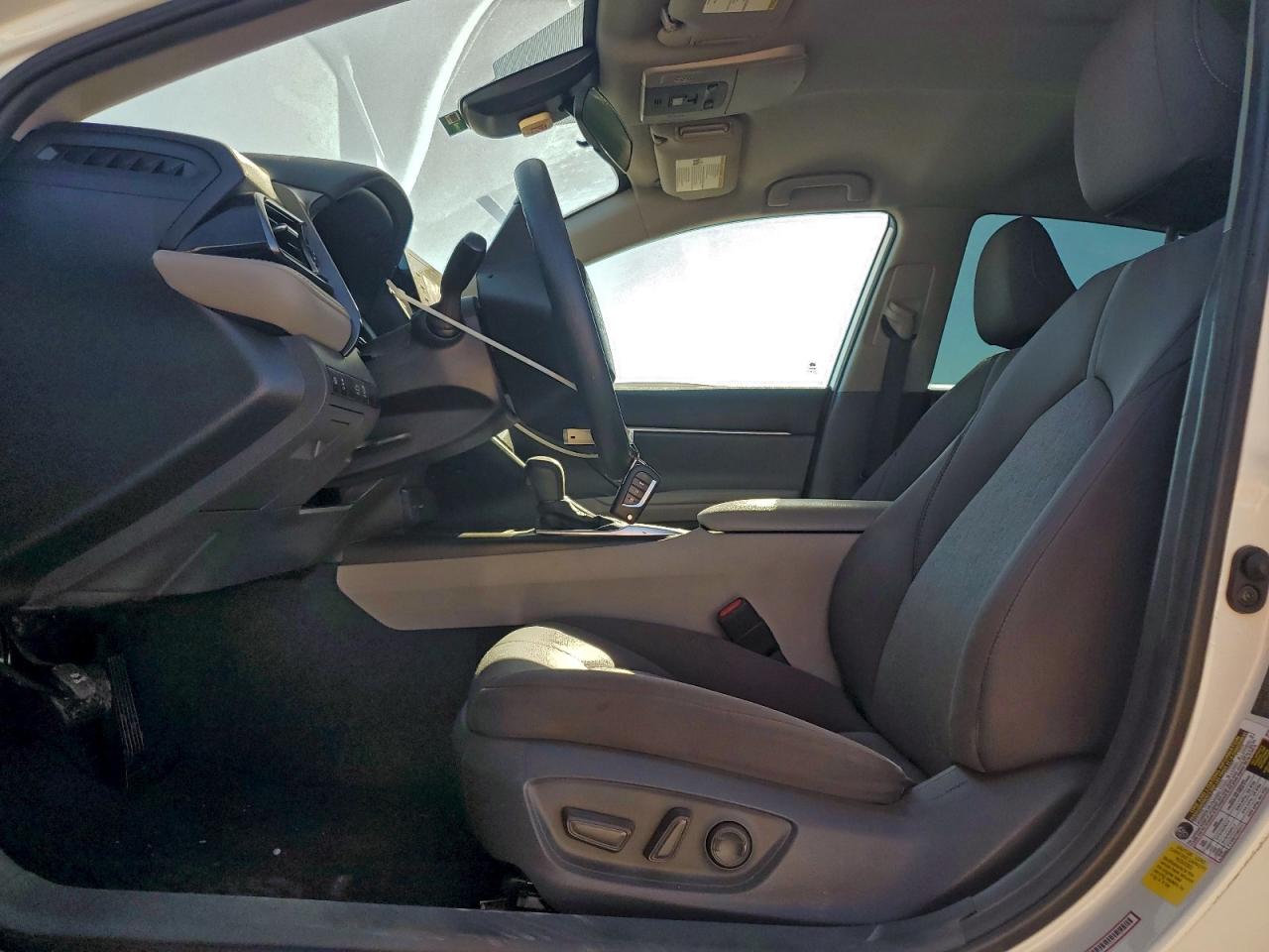 2021 TOYOTA CAMRY photo 7