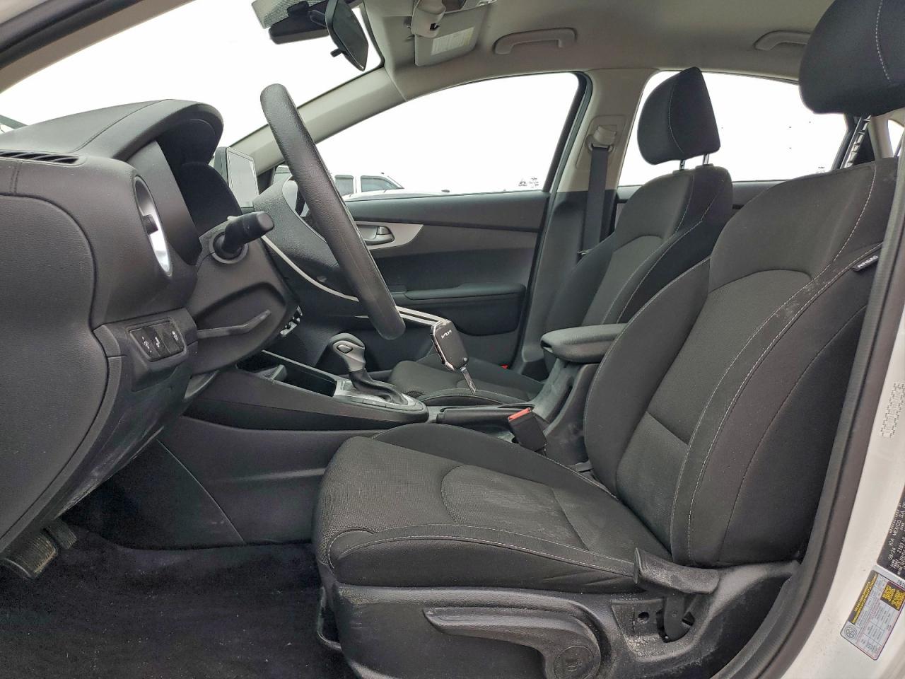 2024 KIA FORTE LX photo 7