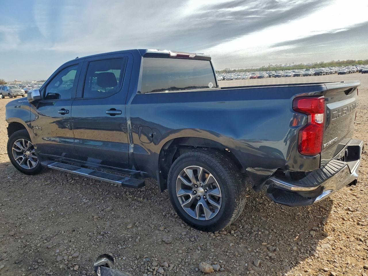 2021 CHEVROLET SILVERADO C1500 LT photo 2