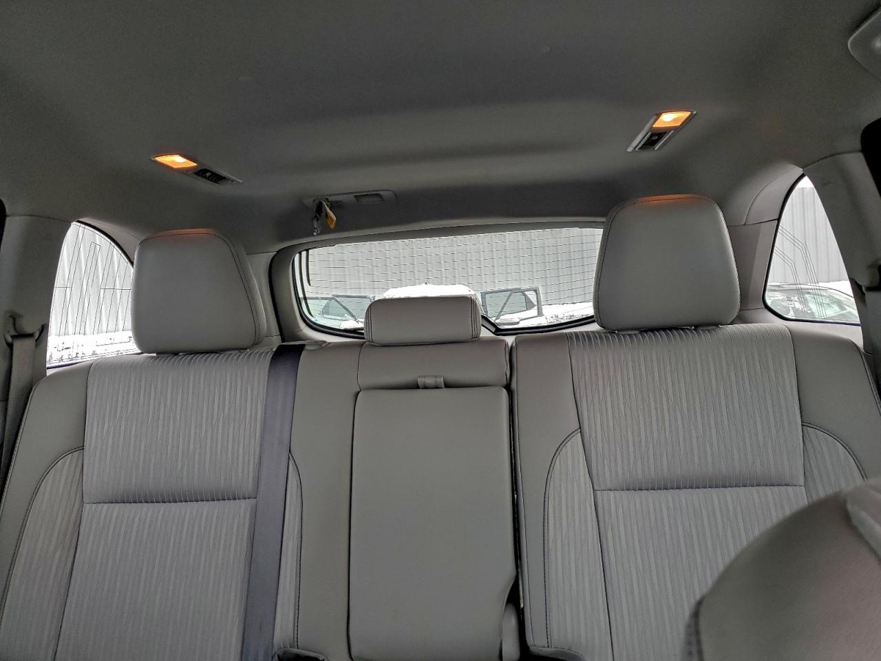 2017 TOYOTA HIGHLANDER LE photo 10