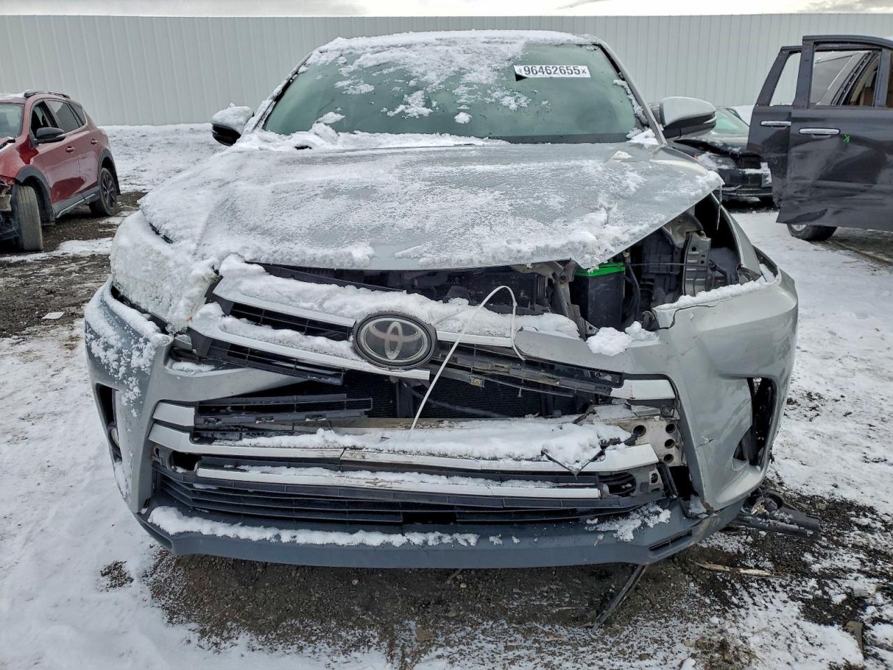 2017 TOYOTA HIGHLANDER LE photo 12