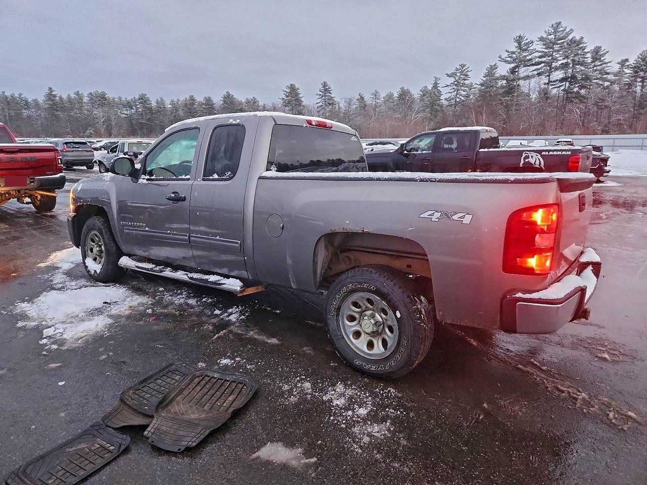 2009 CHEVROLET SILVERADO K1500 LT photo 2