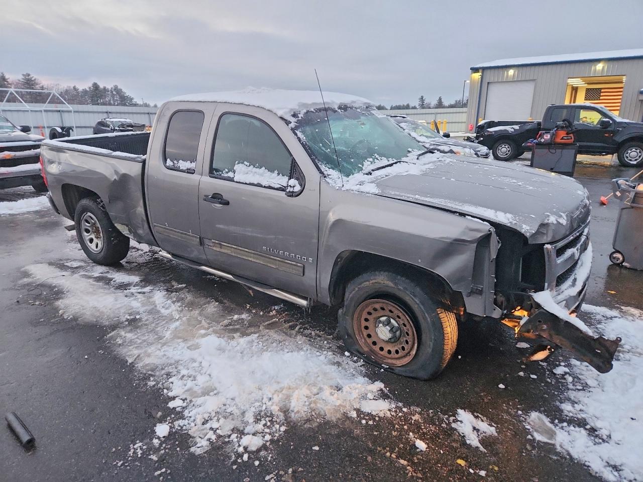 2009 CHEVROLET SILVERADO K1500 LT photo 4