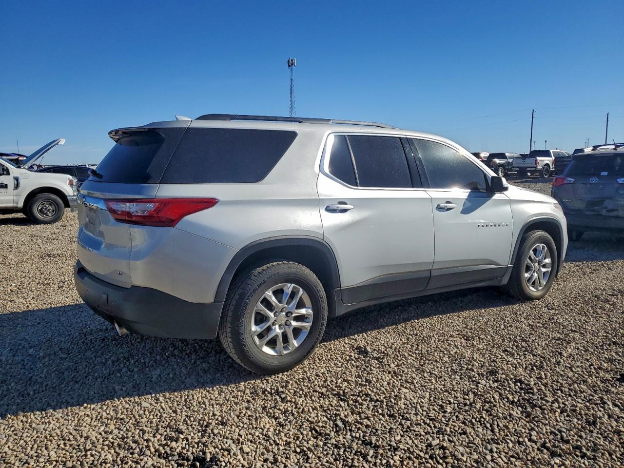 2019 CHEVROLET TRAVERSE LT photo 3