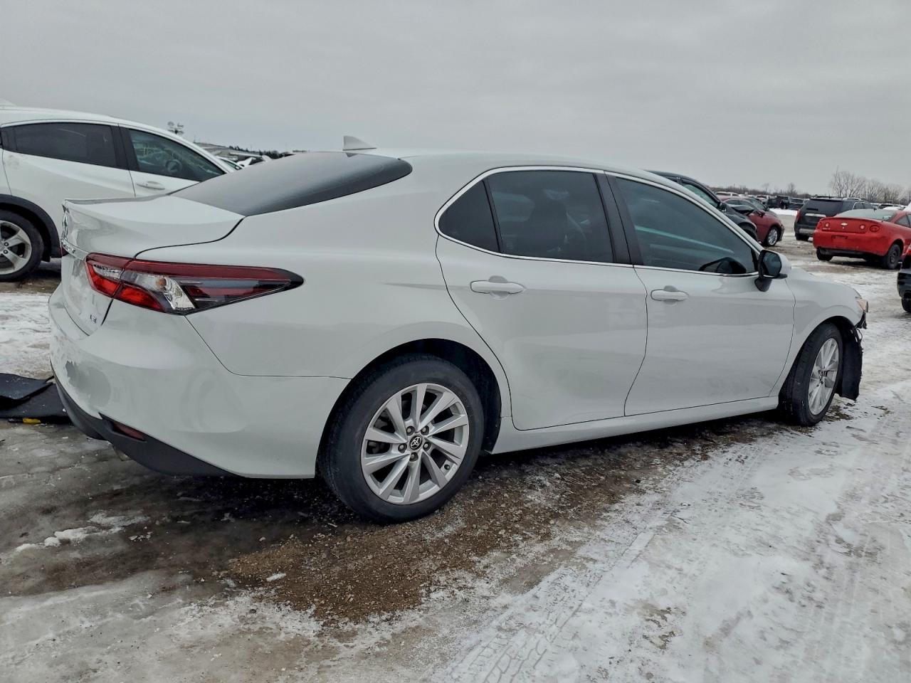 2022 TOYOTA CAMRY LE photo 3