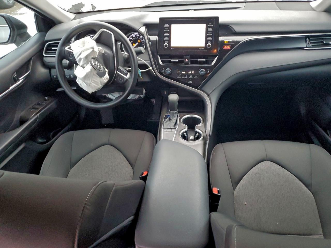 2022 TOYOTA CAMRY LE photo 8