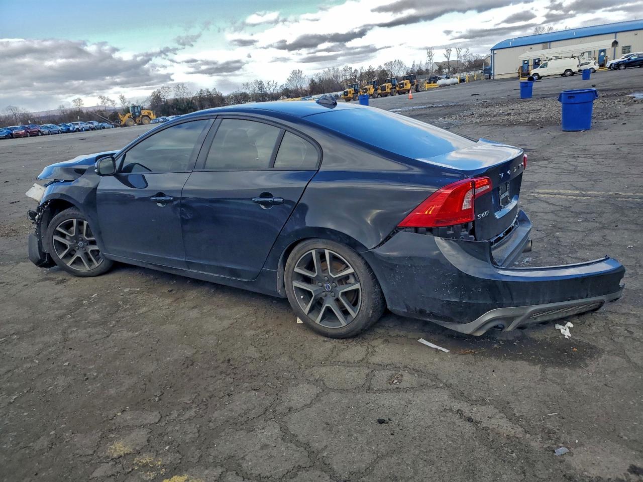 2017 VOLVO S60 DYNAMIC photo 2