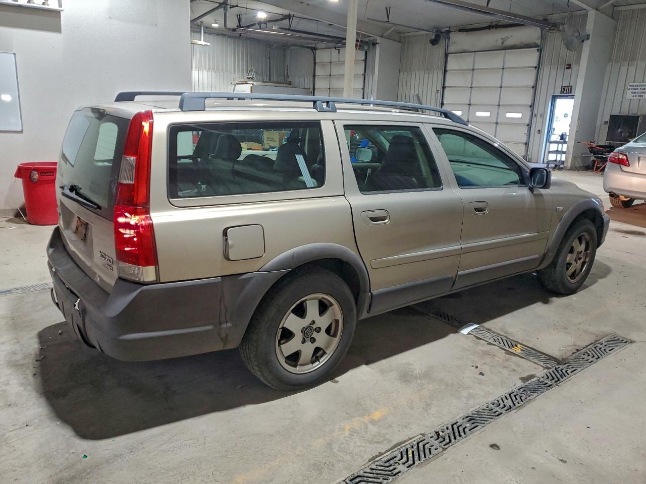2004 VOLVO XC70 photo 3