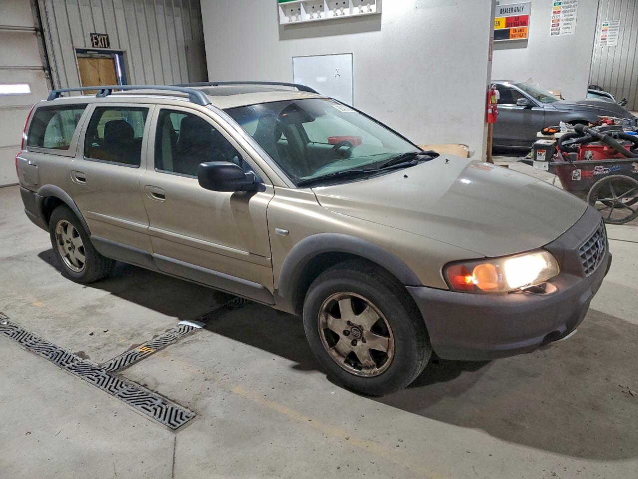 2004 VOLVO XC70 photo 4
