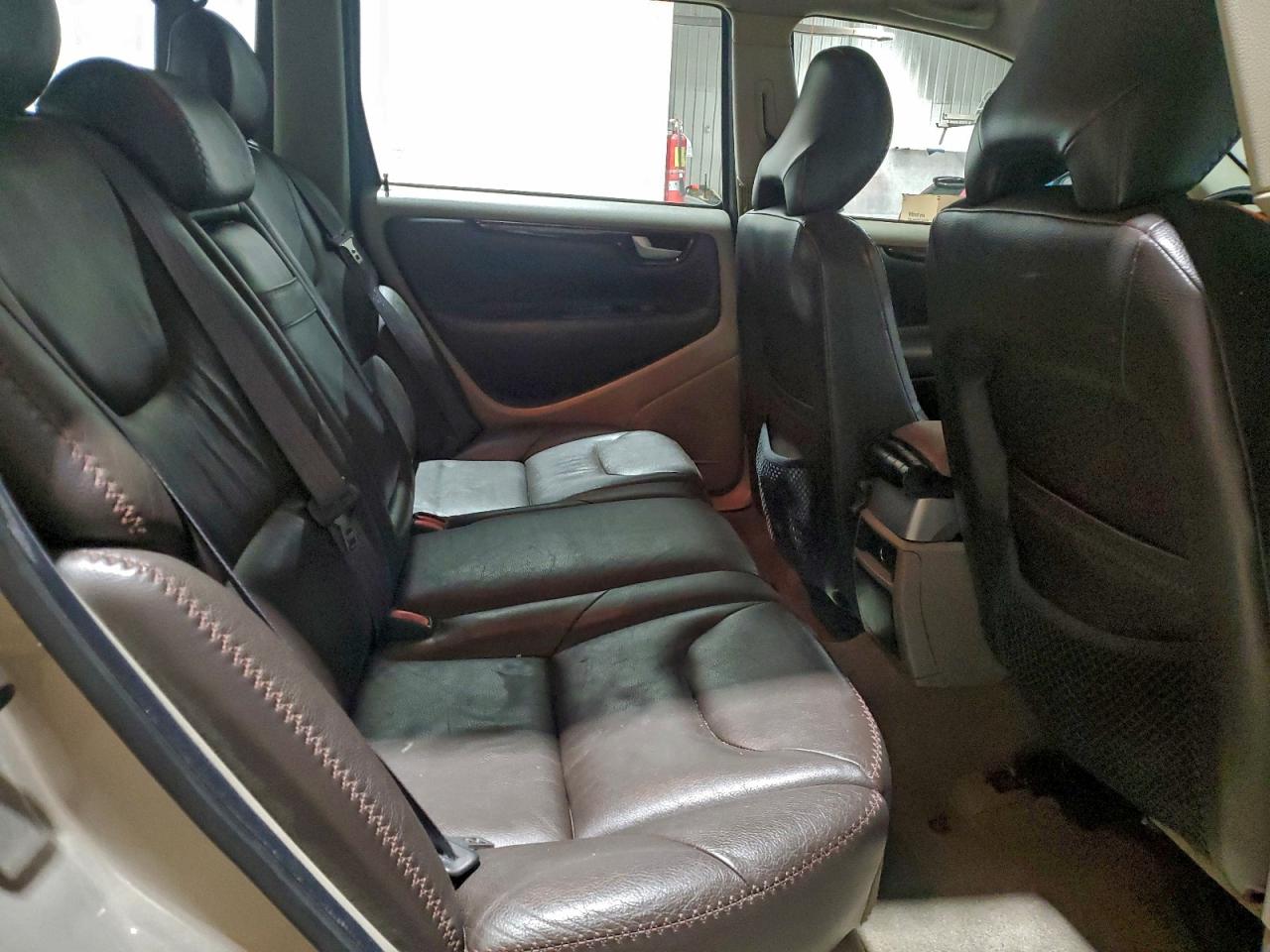 2004 VOLVO XC70 photo 10