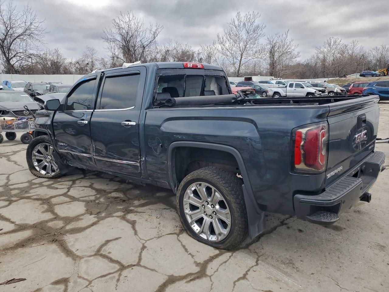 2017 GMC SIERRA K1500 DENALI photo 2