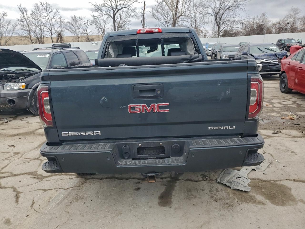 2017 GMC SIERRA K1500 DENALI photo 6
