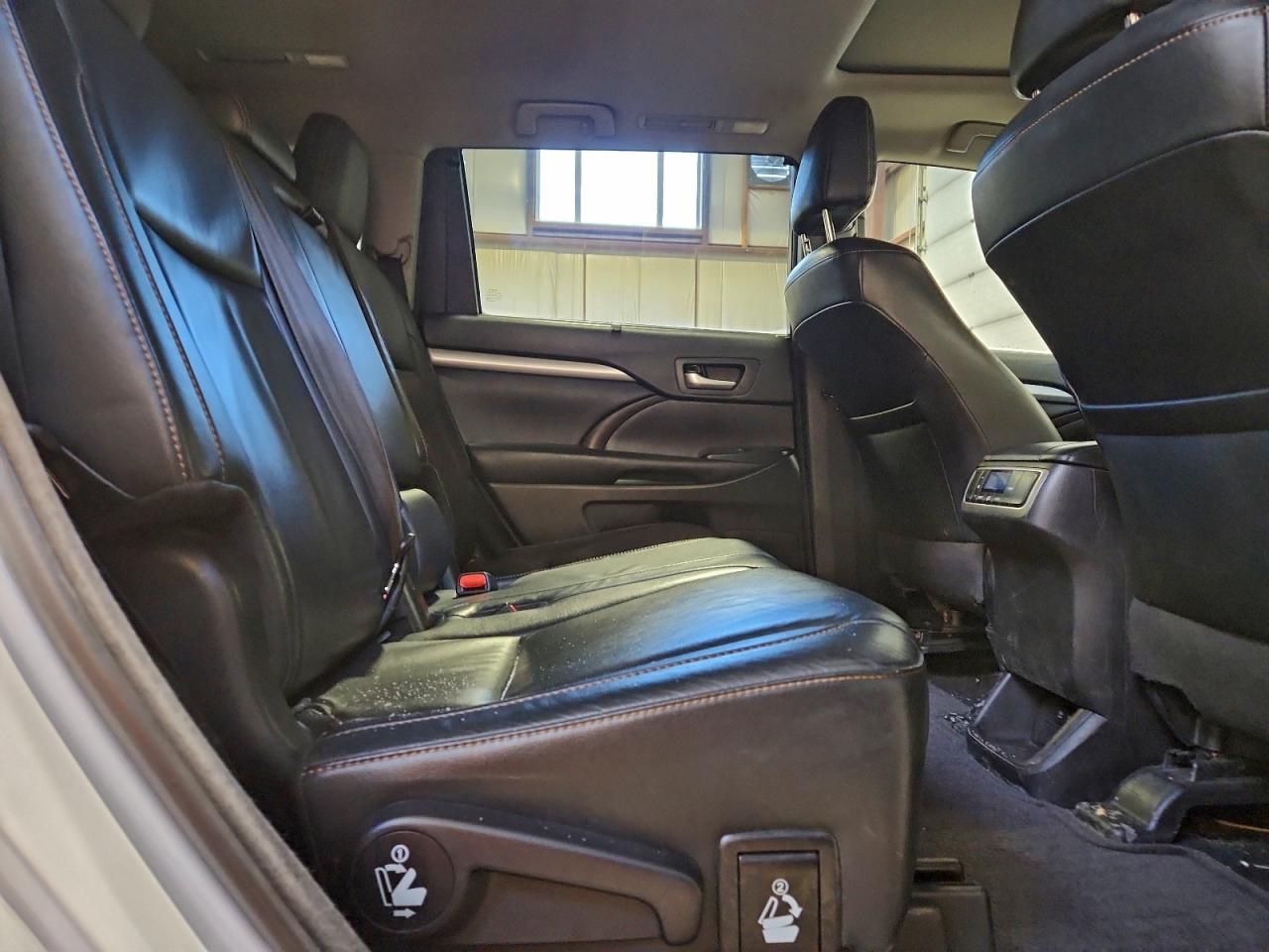 2018 TOYOTA HIGHLANDER SE photo 11