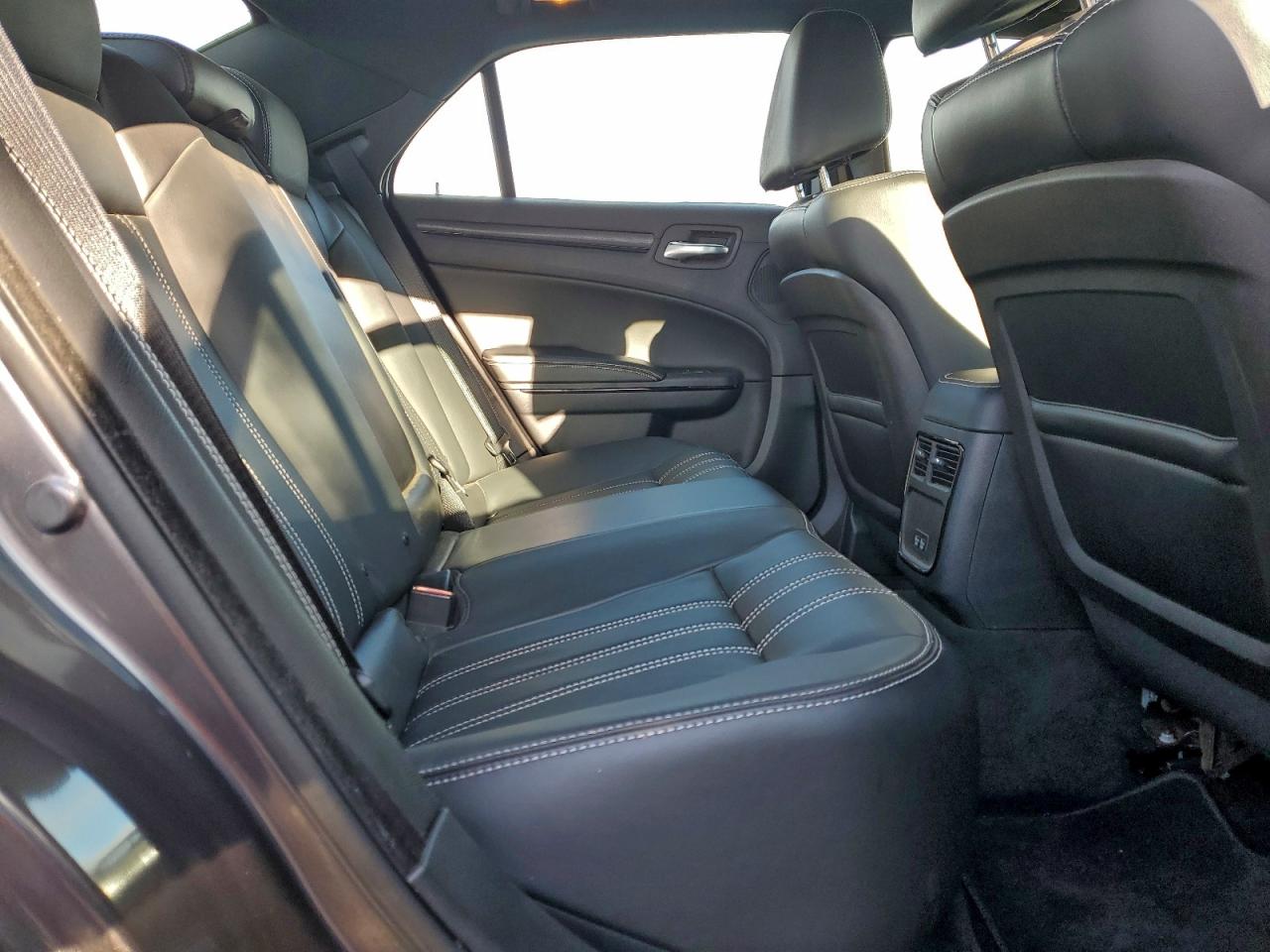 2015 CHRYSLER 300 S photo 10
