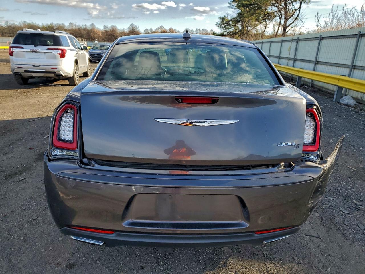 2015 CHRYSLER 300 S photo 6