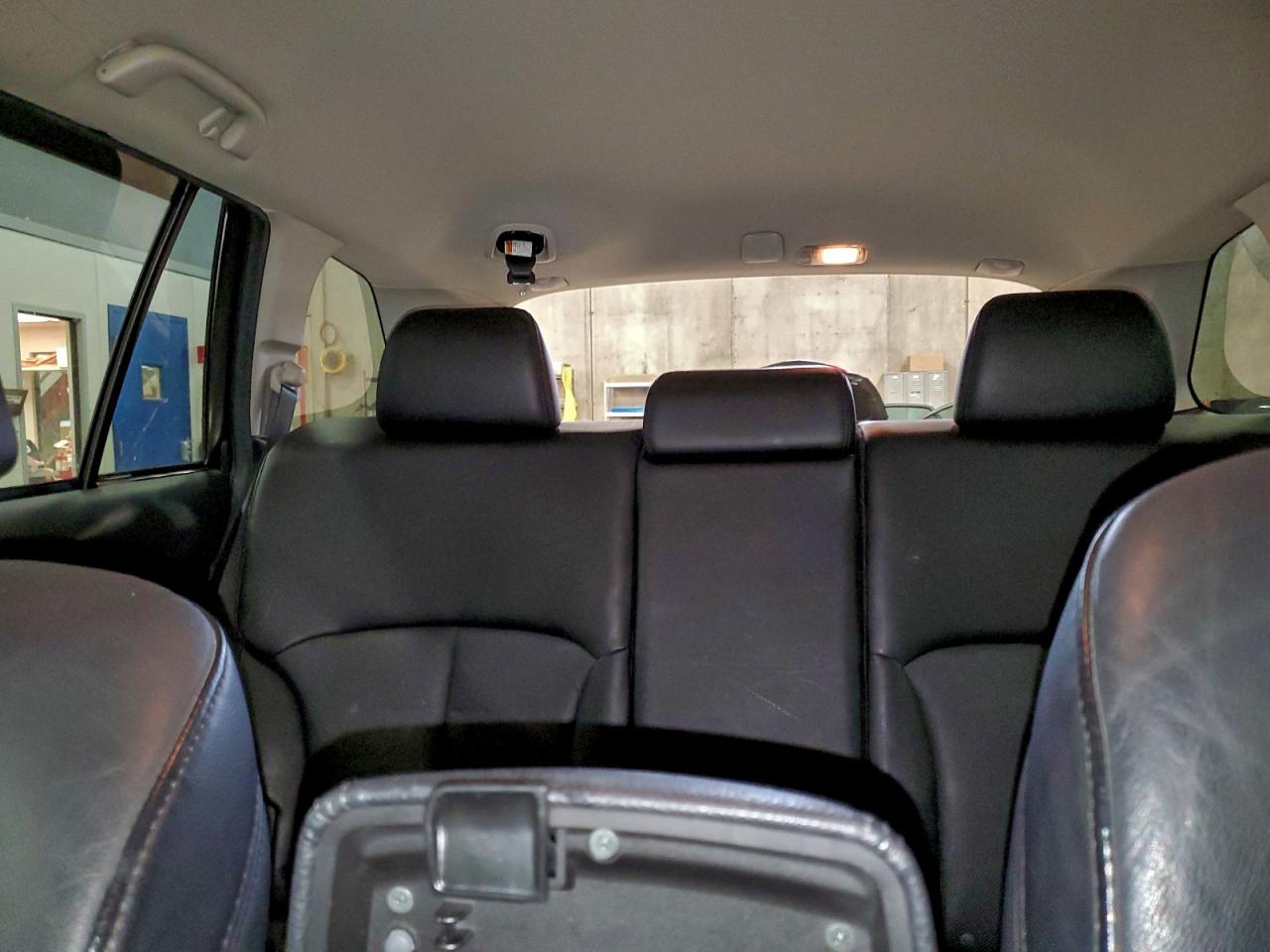 2010 SUBARU OUTBACK 3.6R LIMITED photo 10