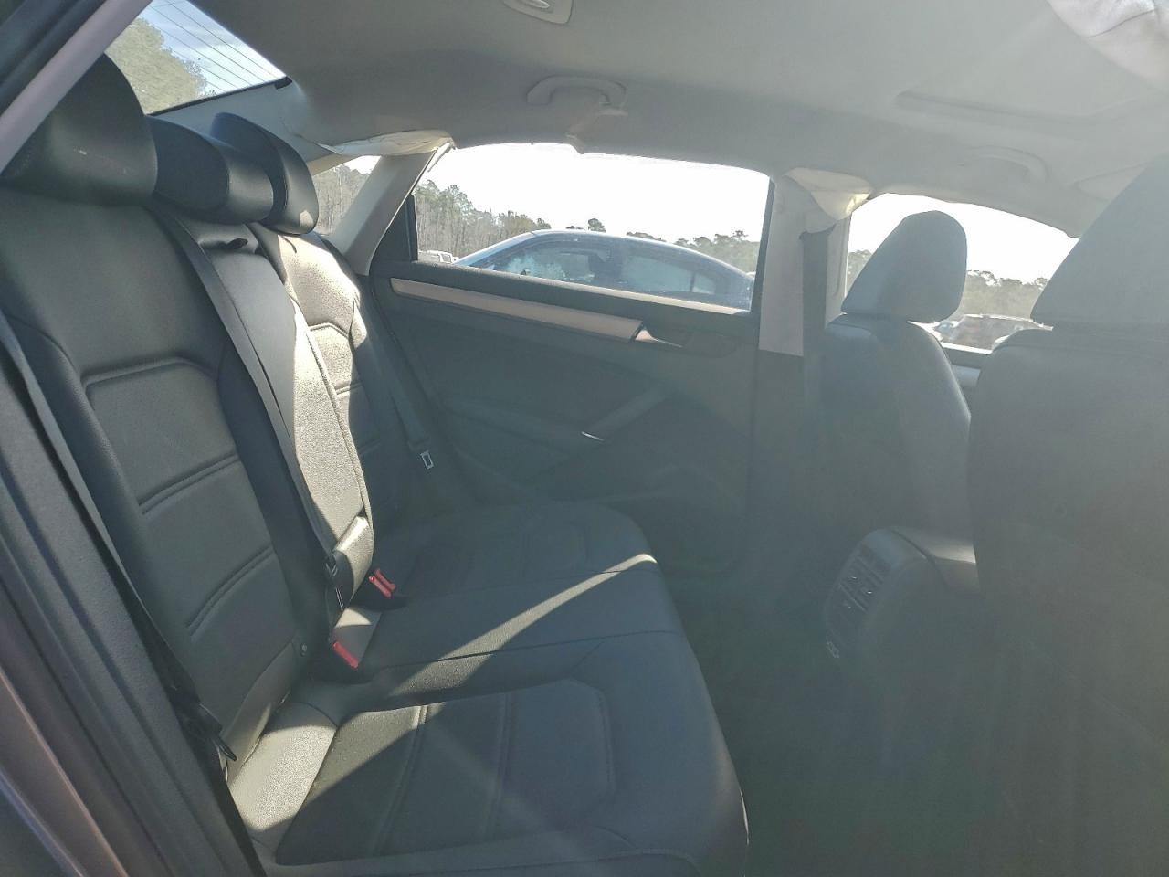 2021 VOLKSWAGEN PASSAT SE photo 10