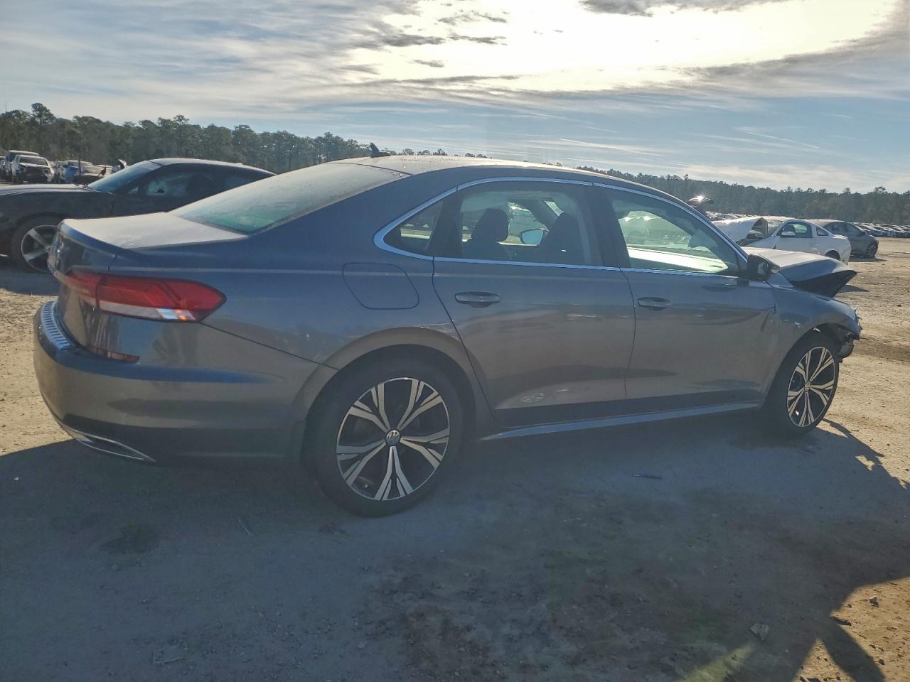 2021 VOLKSWAGEN PASSAT SE photo 3