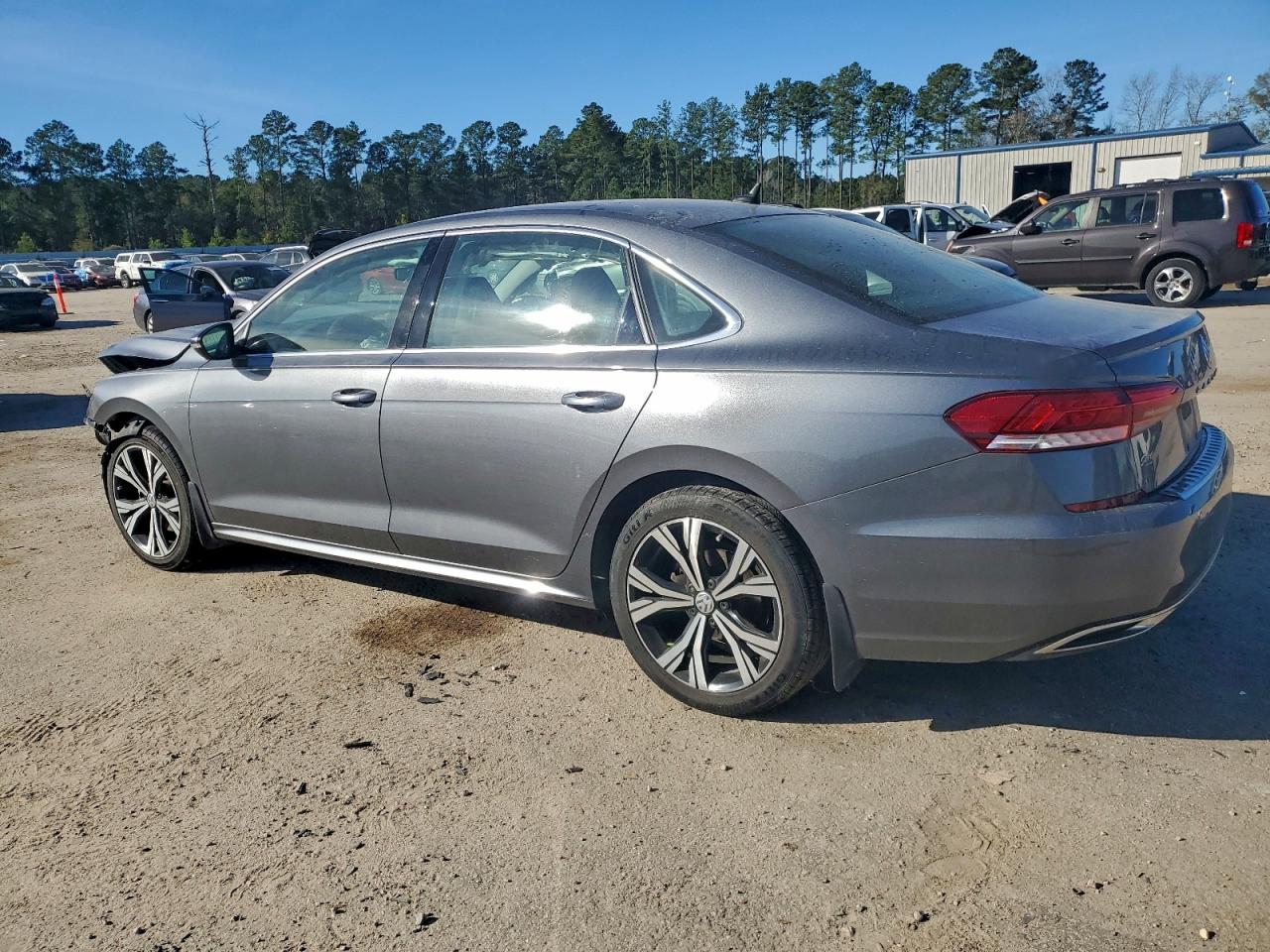 2021 VOLKSWAGEN PASSAT SE photo 2