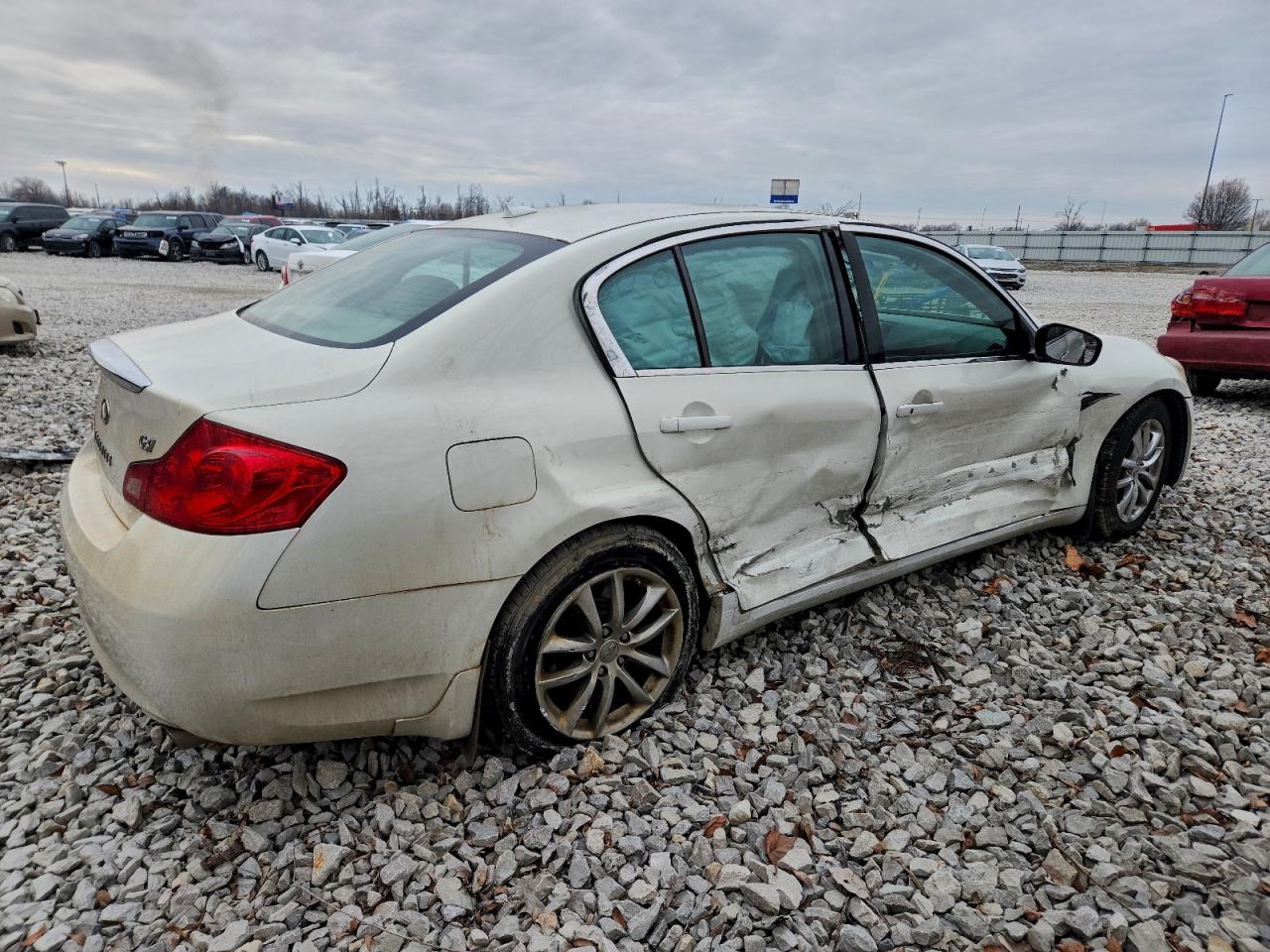 2009 INFINITI G37 photo 3