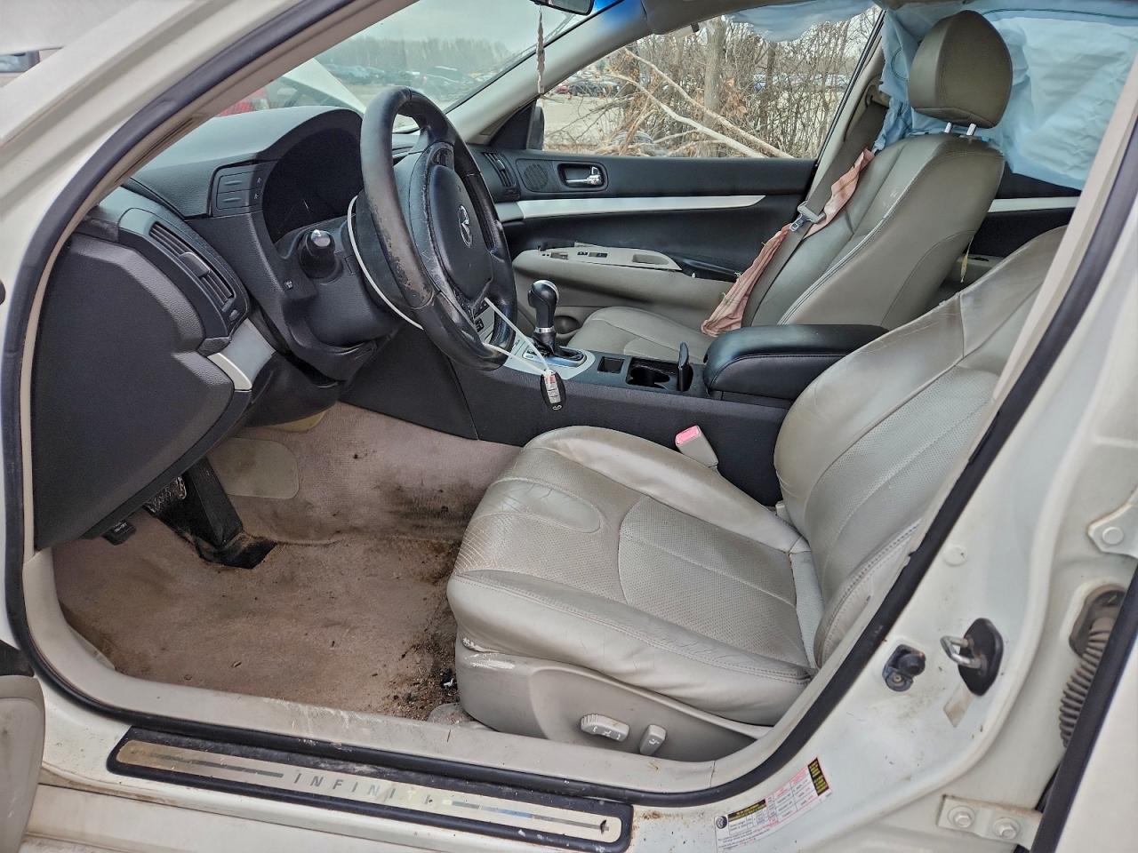 2009 INFINITI G37 photo 7