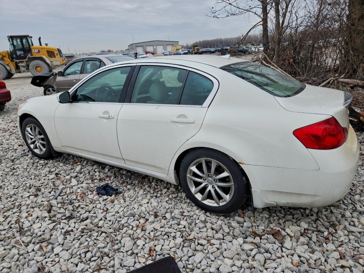 2009 INFINITI G37 photo 2