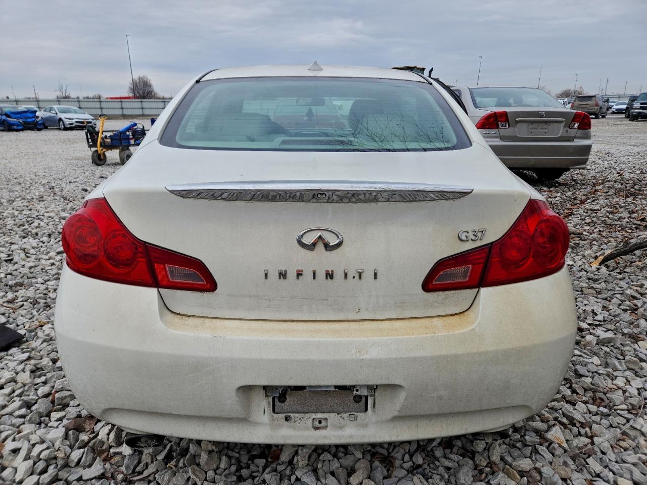 2009 INFINITI G37 photo 6
