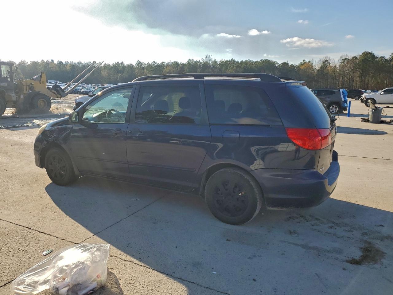 2006 TOYOTA SIENNA CE photo 2