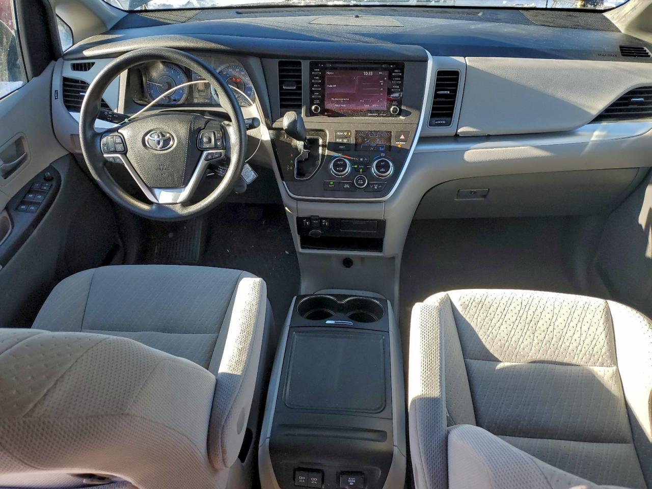 2020 TOYOTA SIENNA LE photo 8