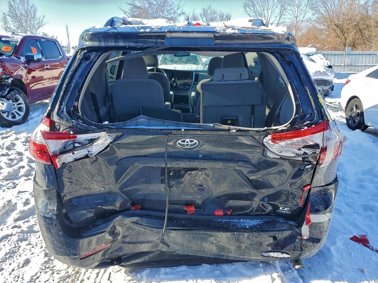 2020 TOYOTA SIENNA LE photo 6