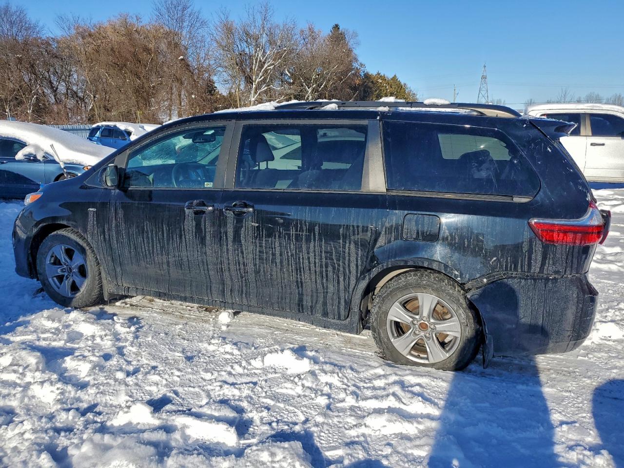 2020 TOYOTA SIENNA LE photo 2