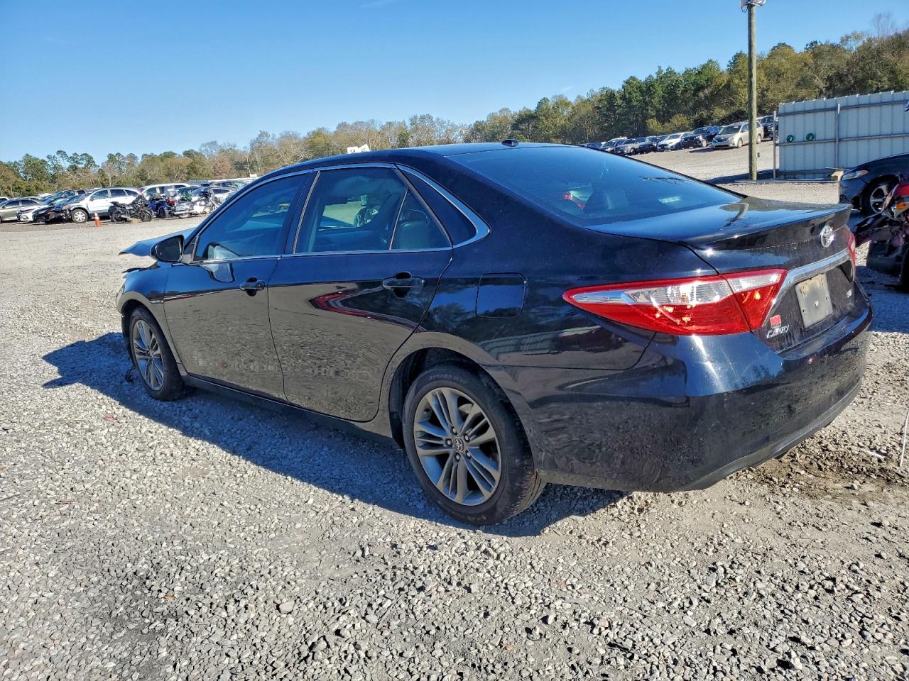 2016 TOYOTA CAMRY LE photo 2