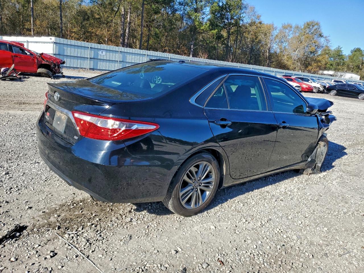 2016 TOYOTA CAMRY LE photo 3