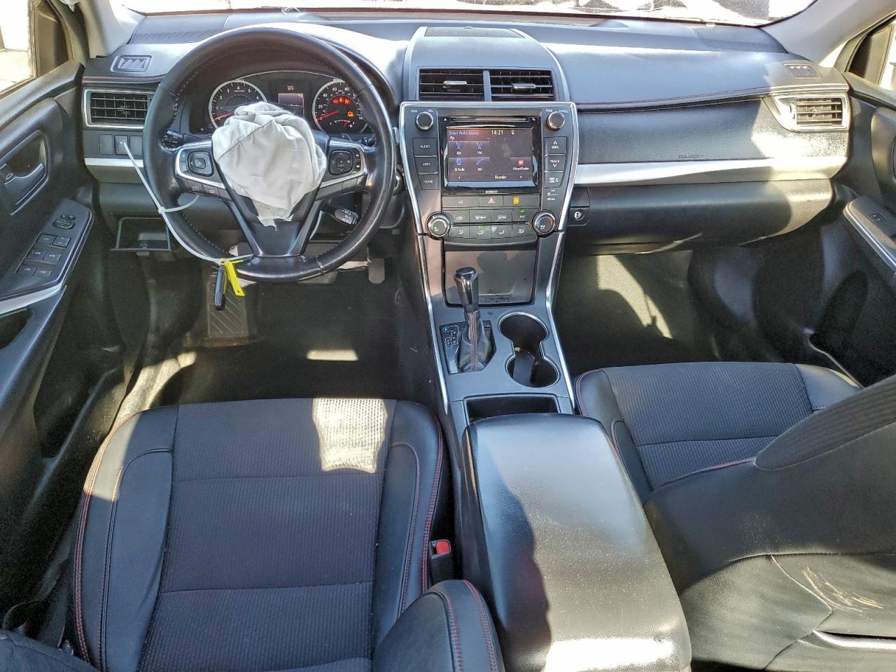 2016 TOYOTA CAMRY LE photo 8