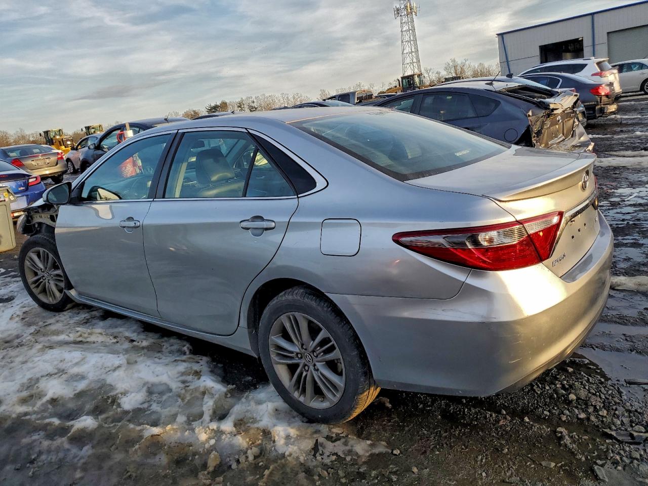 2017 TOYOTA CAMRY LE photo 2