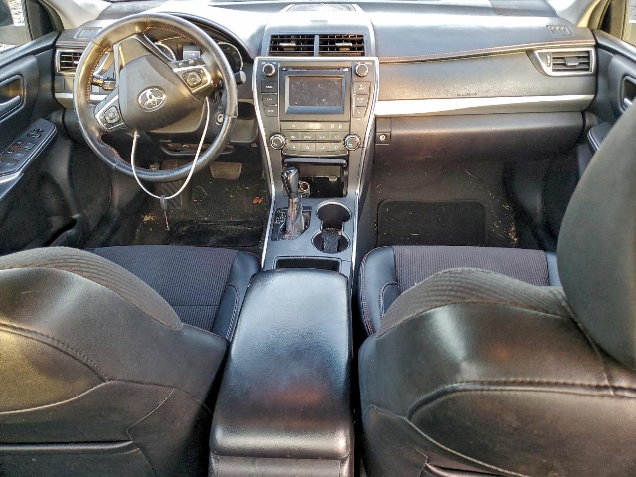 2017 TOYOTA CAMRY LE photo 8