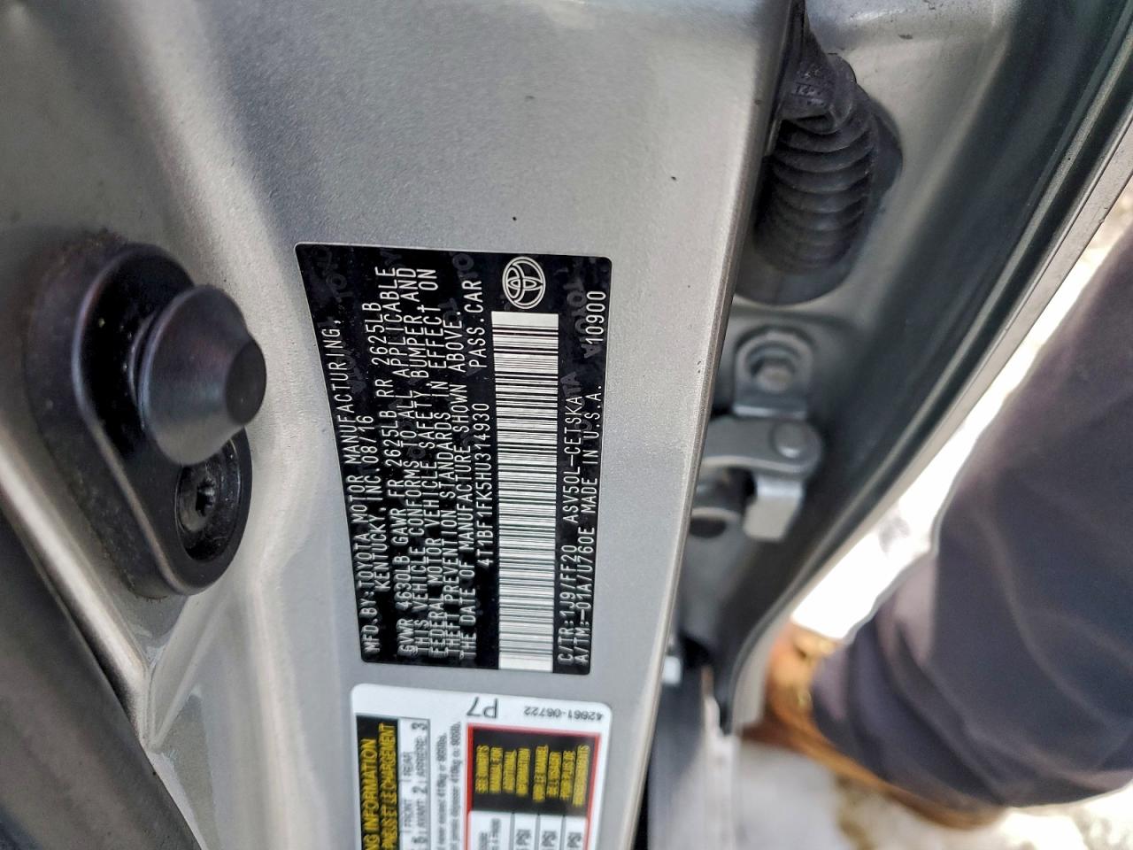 2017 TOYOTA CAMRY LE photo 12