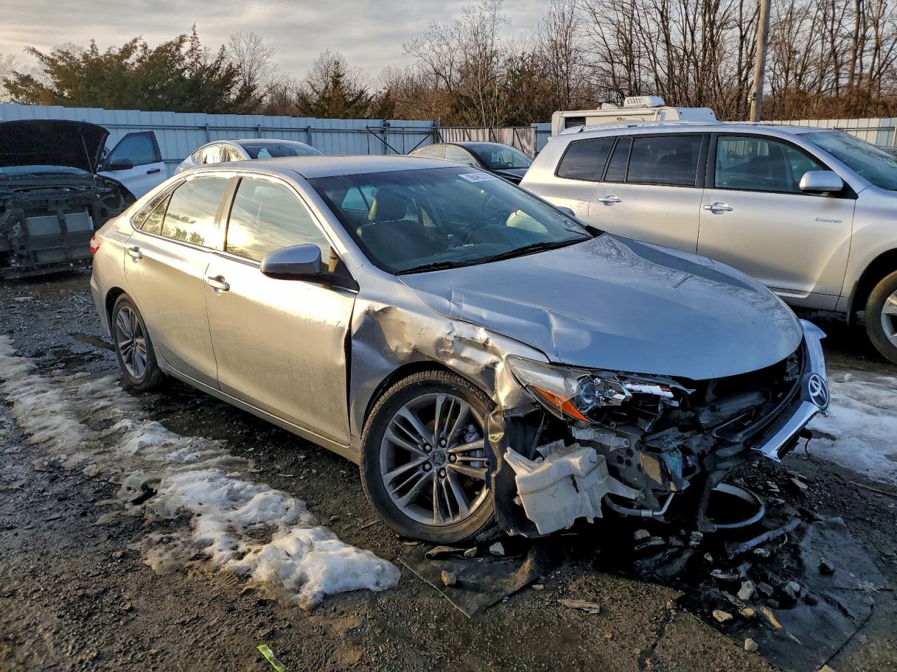 2017 TOYOTA CAMRY LE photo 4
