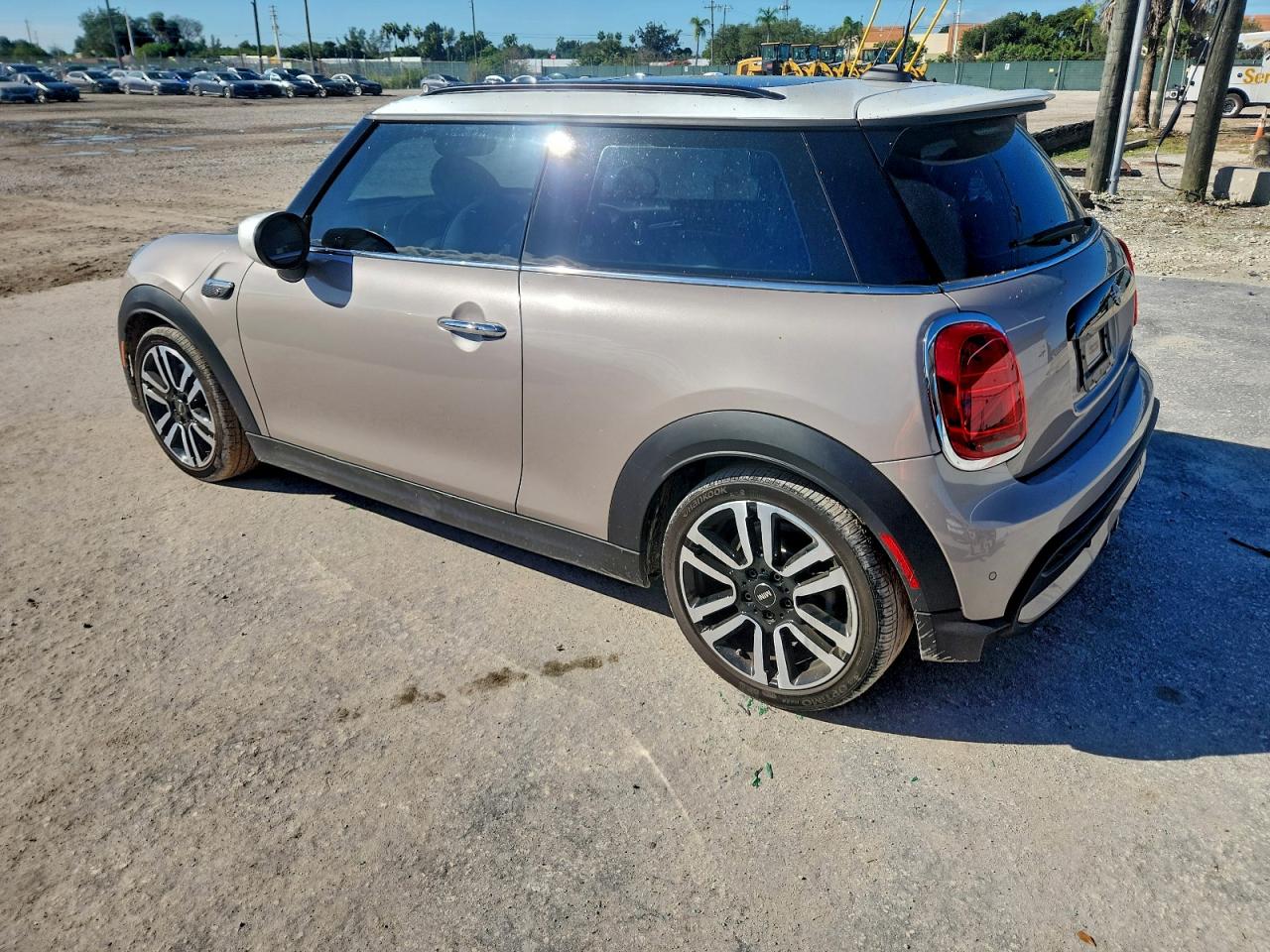 2024 MINI COOPER S photo 2