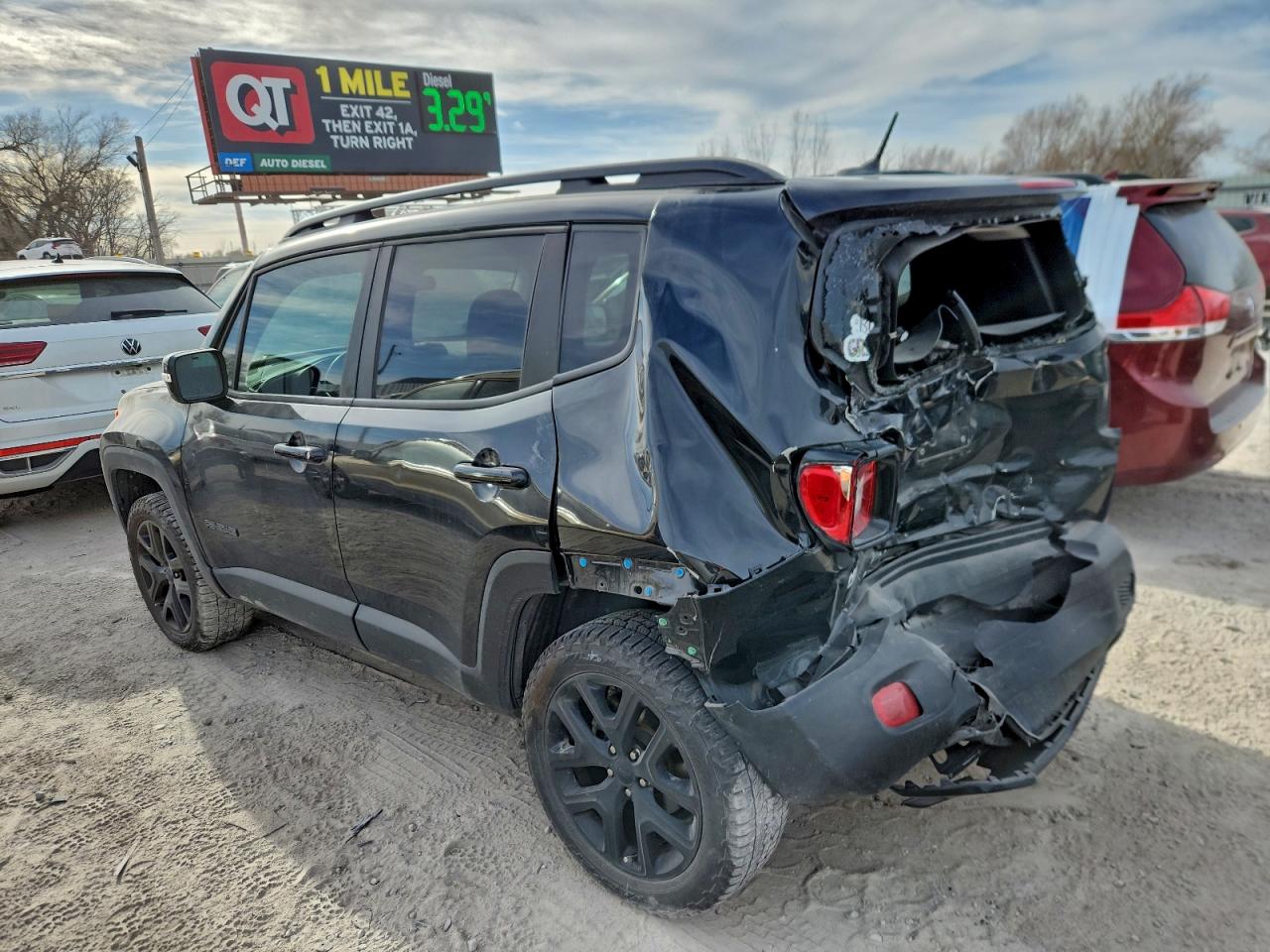 2017 JEEP RENEGADE LATITUDE photo 2