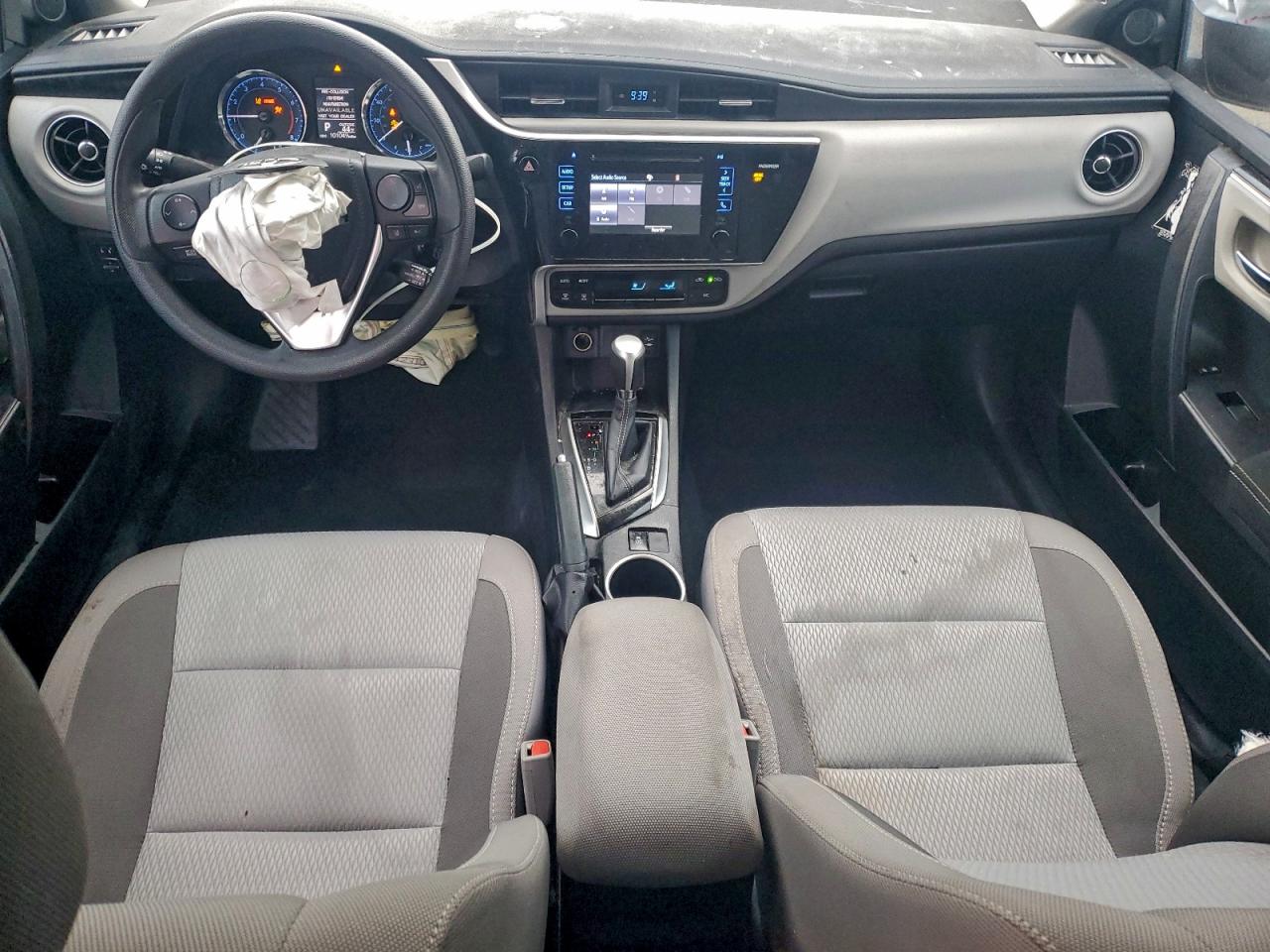 2017 TOYOTA COROLLA L photo 8