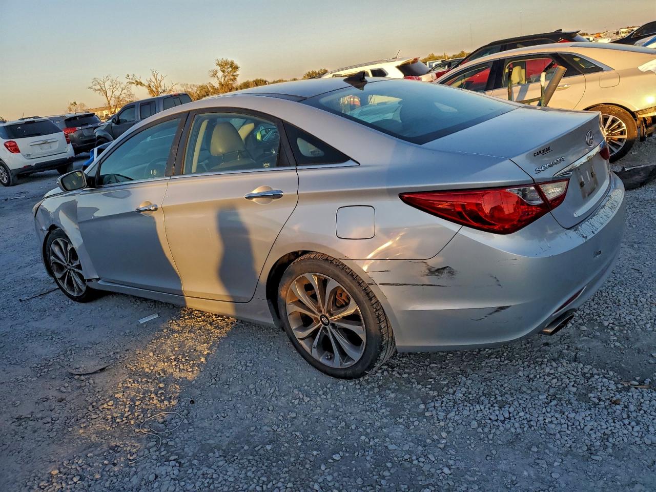 2013 HYUNDAI SONATA SE photo 2