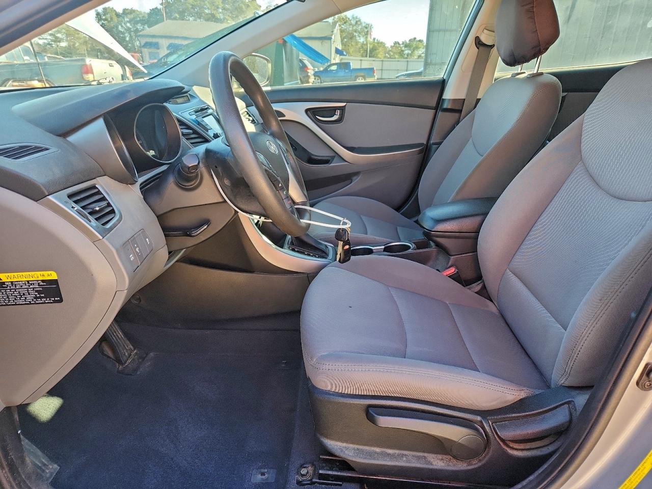 2016 HYUNDAI ELANTRA SE photo 7