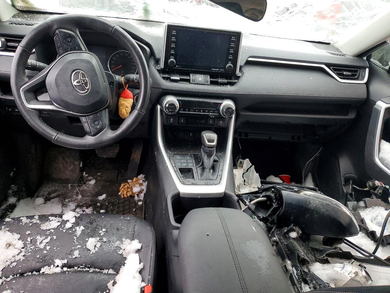 2022 TOYOTA RAV4 XLE photo 8